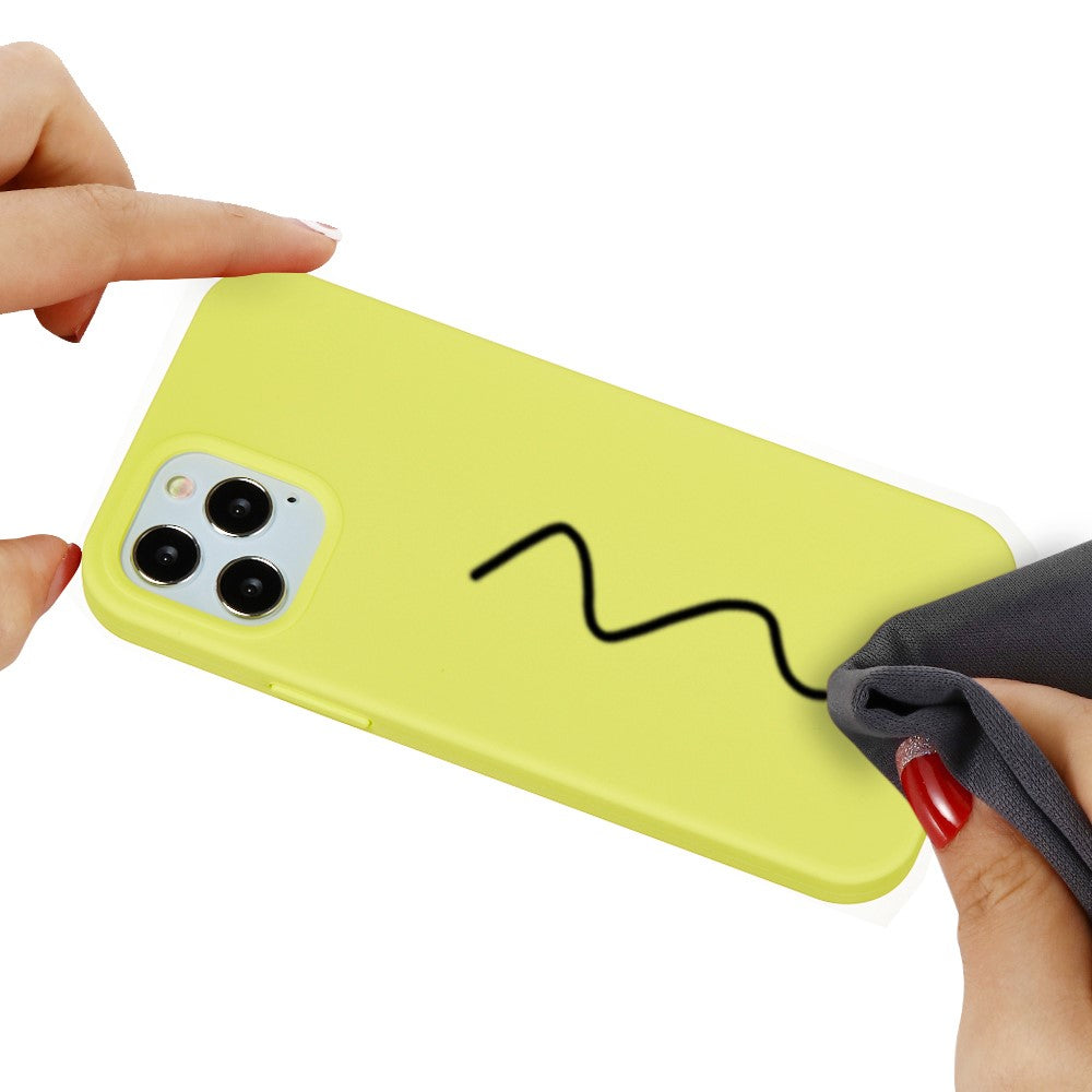 iPhone 13 Pro Max Silicone Cover Liquid Solid Color – Gul - produktbillede 4