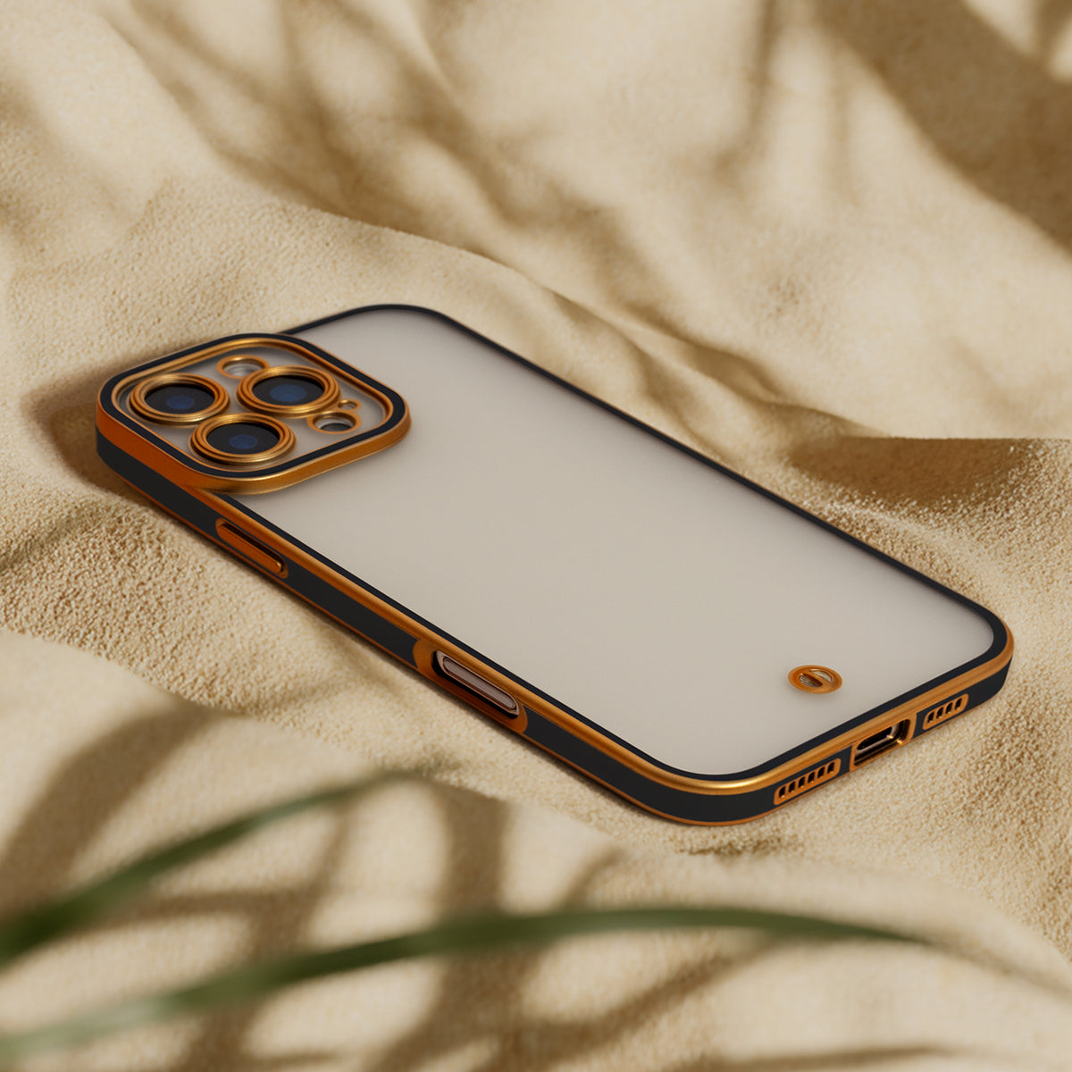 iPhone 15 Pro Cover Silky Gold – Sort/Guld