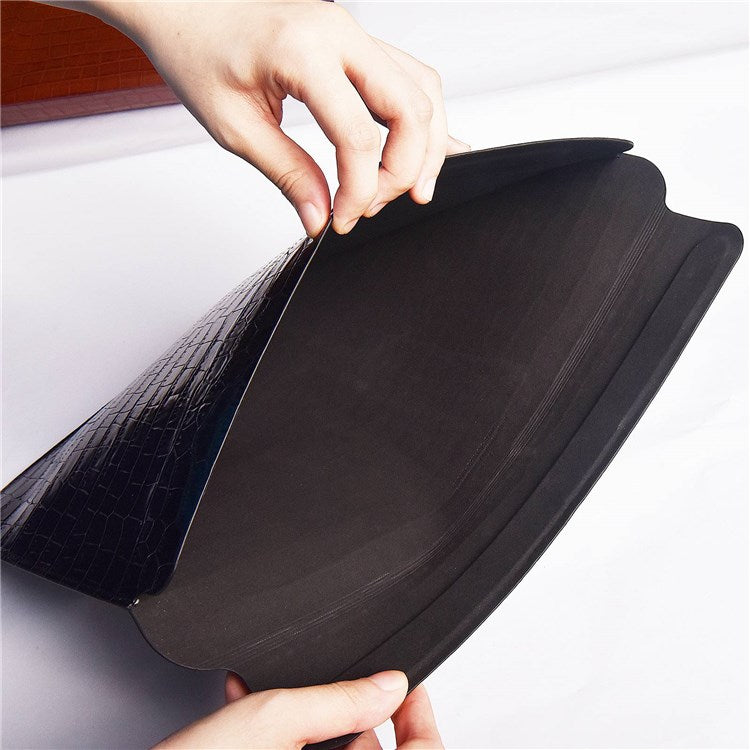 WIWU 16.2 inch Notebook Computer Pouch for MacBook Pro 2021 Crocodile Texture Genuine Leather Multifunction Mouse Pad - Black - produktbillede 2