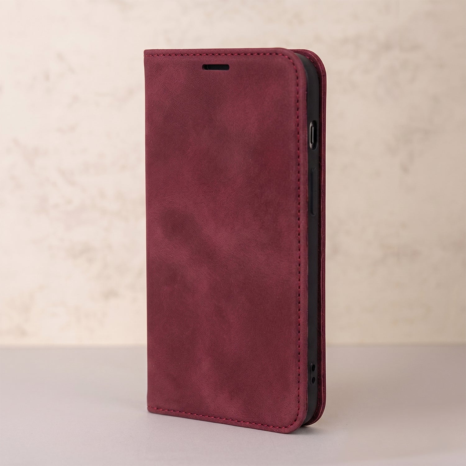 iPhone 15 Flipcover Ruskind Maroon