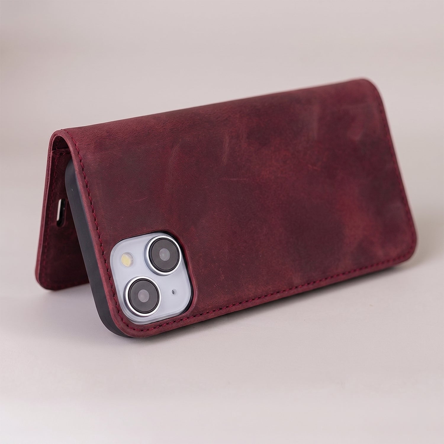 iPhone 16 Flipcover Ruskind Maroon