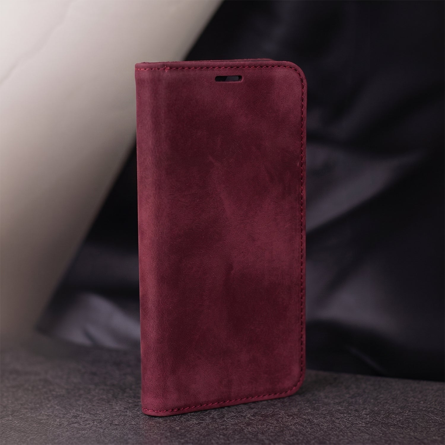 iPhone 12/12 pro Flipcover Ruskind Maroon