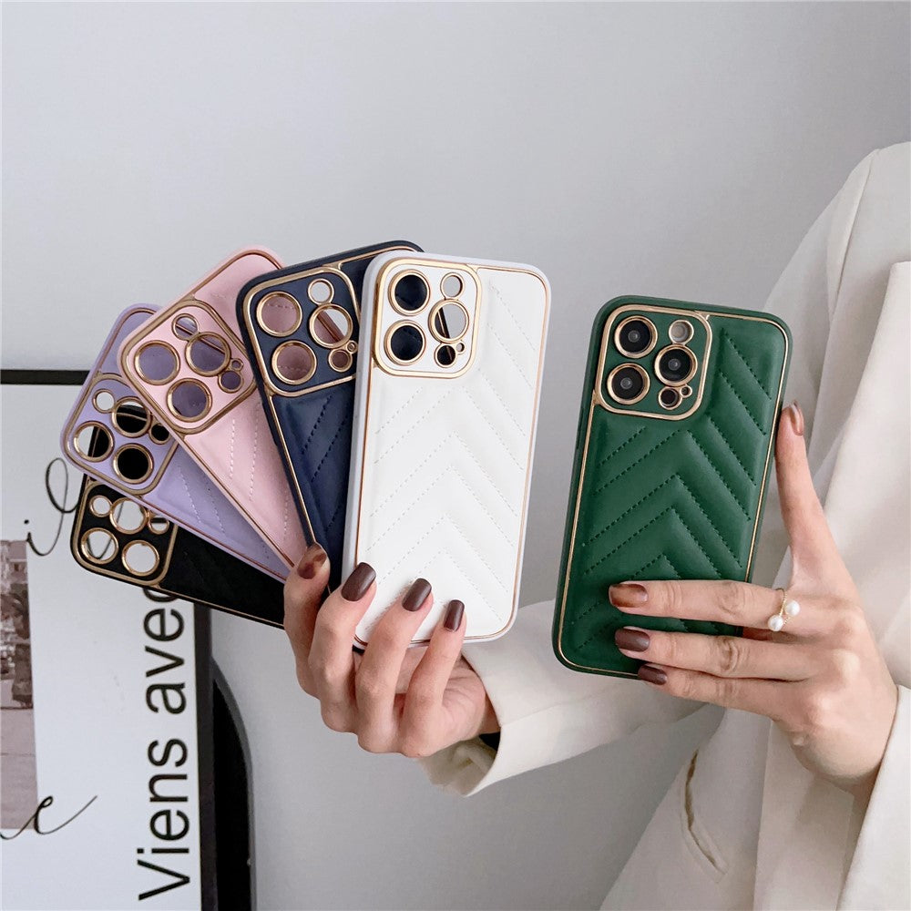 iPhone 14 Pro Max TPU Cover V shape Grid Stitching Line Electroplating Coated Precise Cutout Lens Protection – Pink - produktbillede 5
