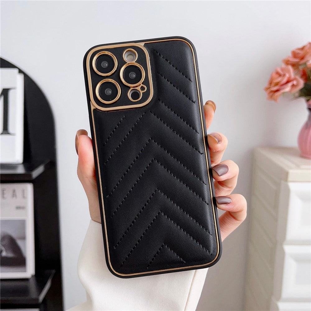 iPhone 14 Pro Max TPU Cover V shape Grid Stitching Line Electroplating Coated Precise Cutout Lens Protection – Sort - produktbillede 1
