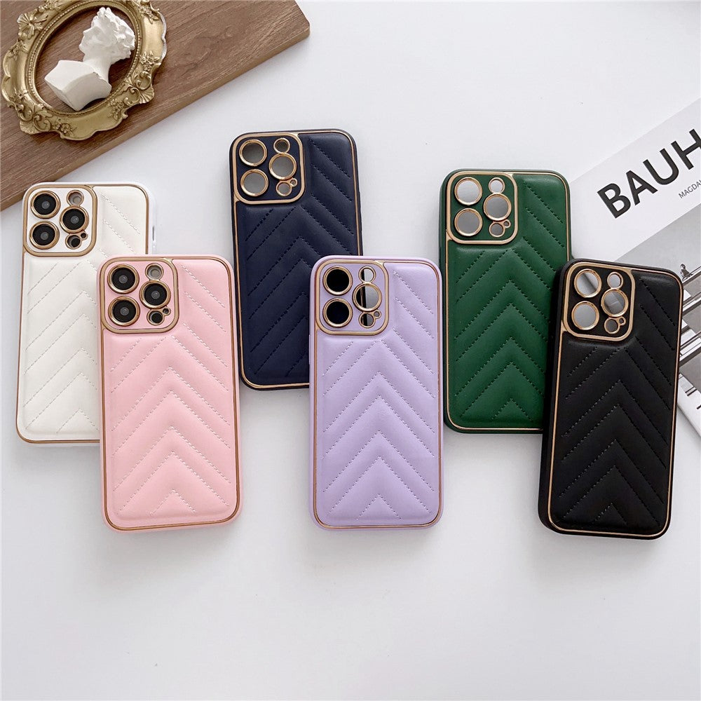 iPhone 14 Pro Max TPU Cover V shape Grid Stitching Line Electroplating Coated Precise Cutout Lens Protection – Sort - produktbillede 6