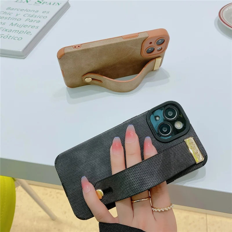 iPhone 15 Wristband Design - Black