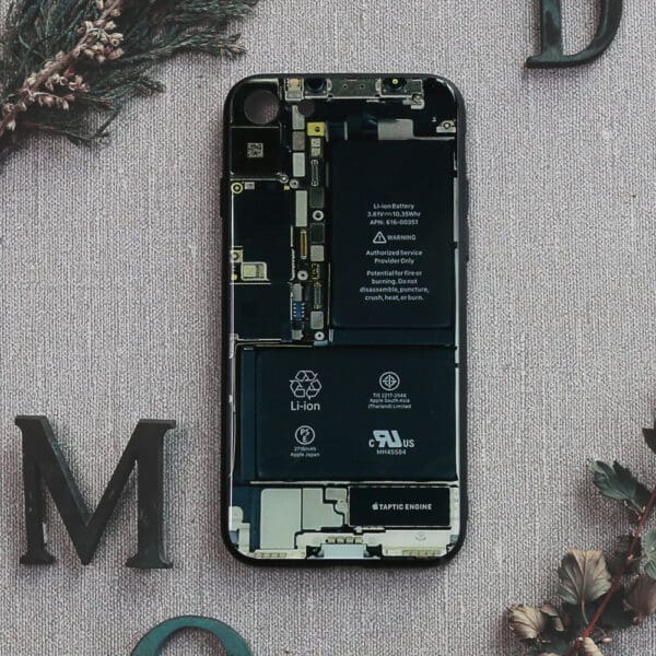 iPhone 7/8/SE 2020 bagside i glas, Indmad, sort